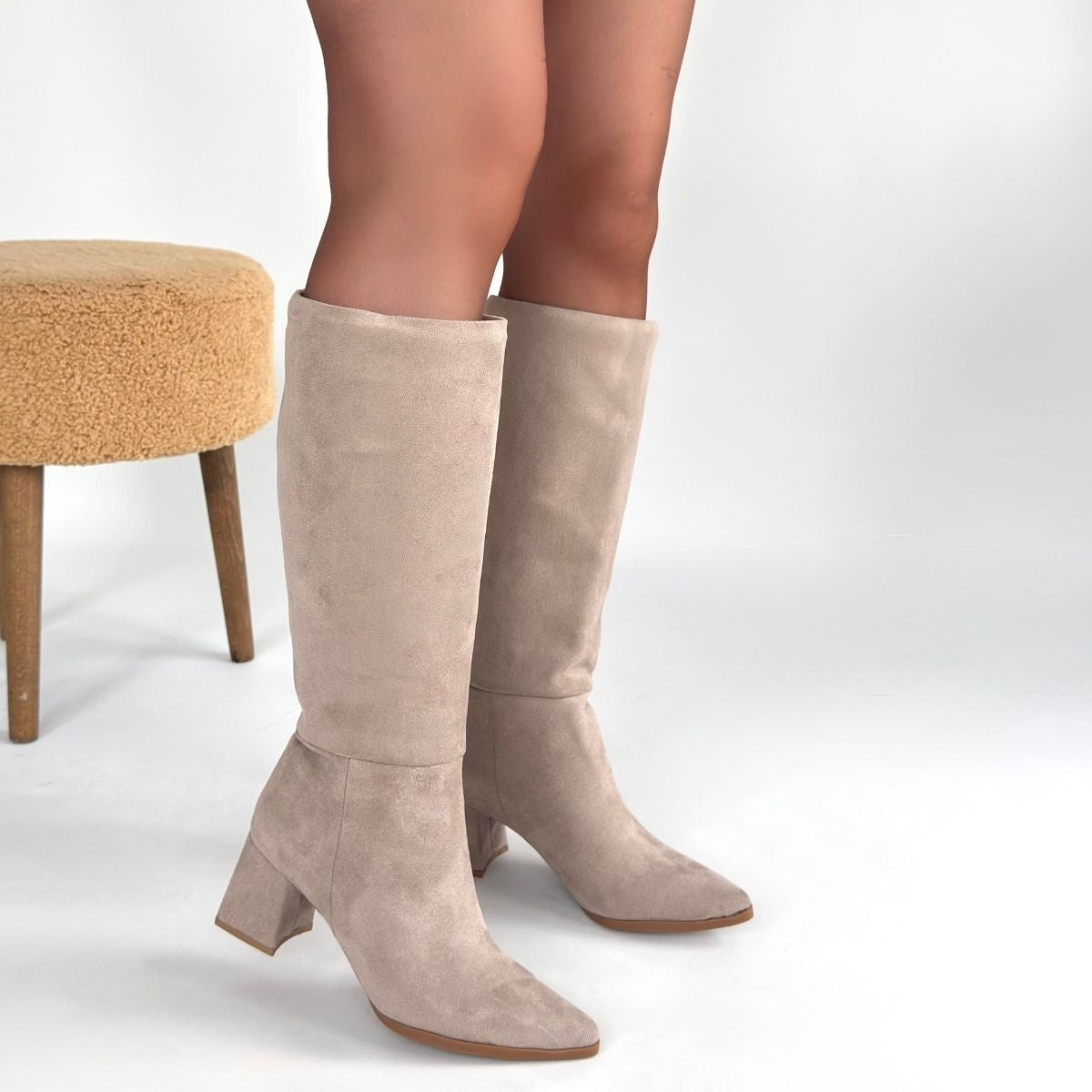 Roksa Premium Sivri Burun Topuklu Bej Süet Çizme