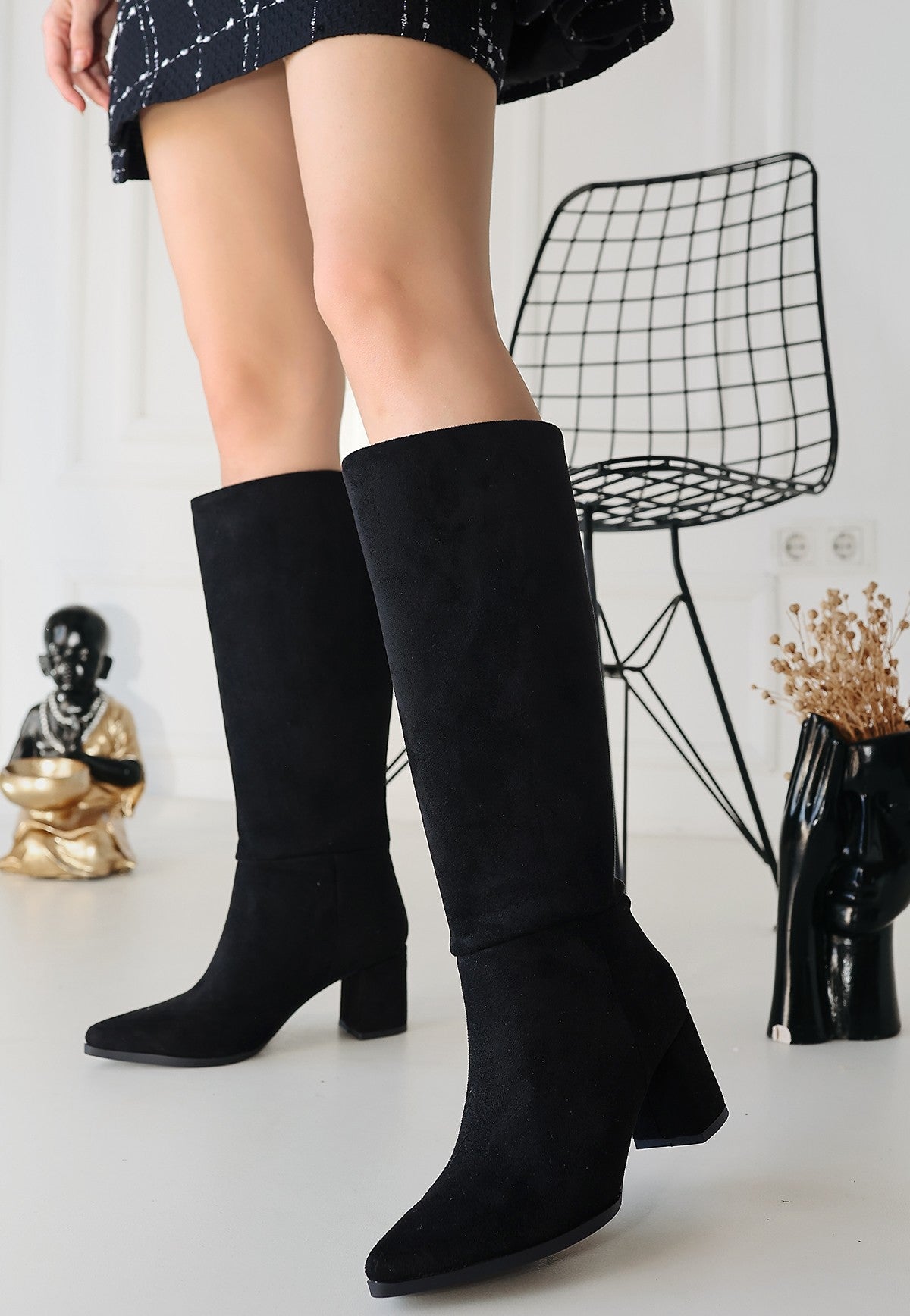 Roksa Premium Sivri Burun Topuklu Siyah Süet Çizme