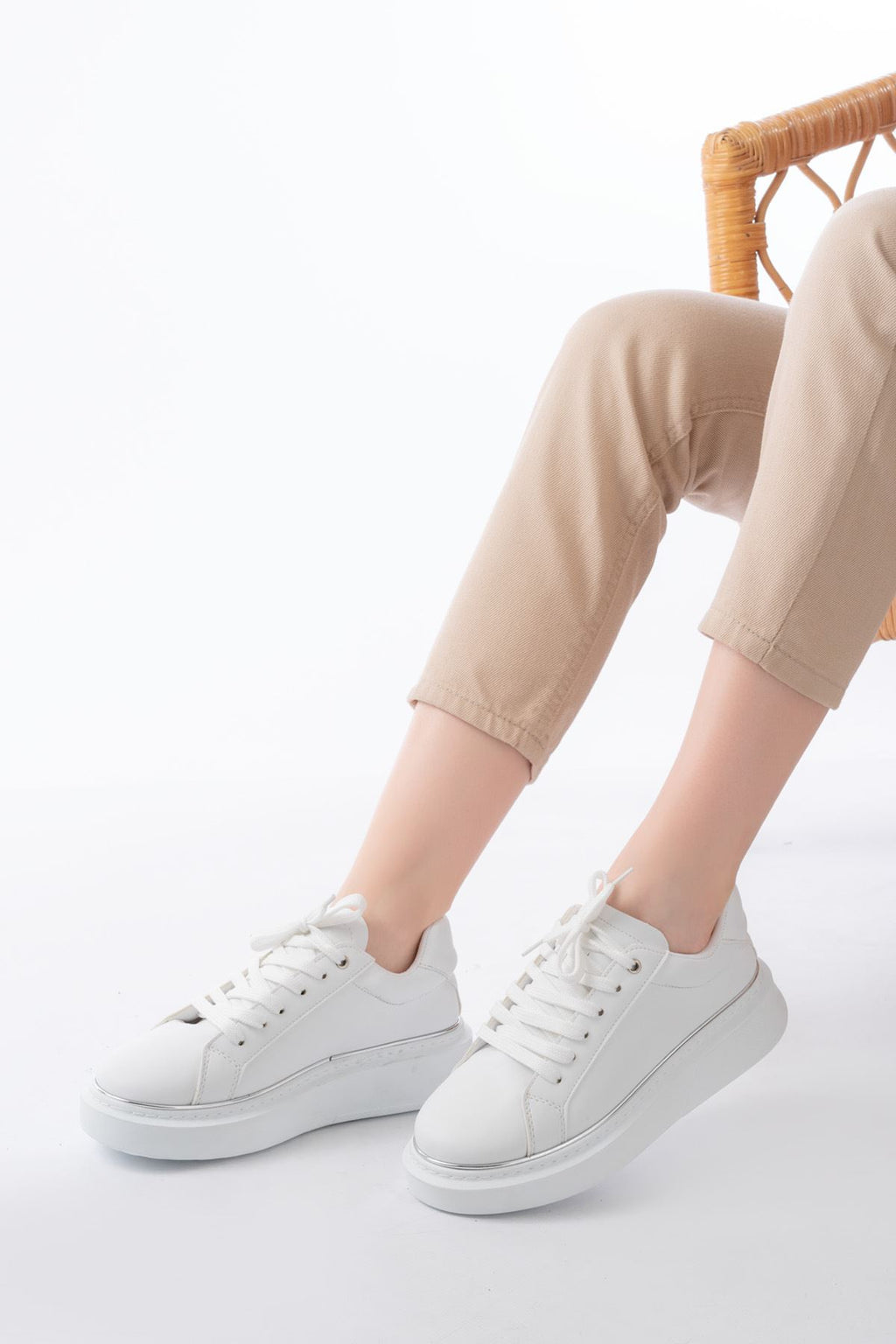 ZRİN-2435 Premium Beyaz Gümüş Bağcıklı Günlük Sneaker