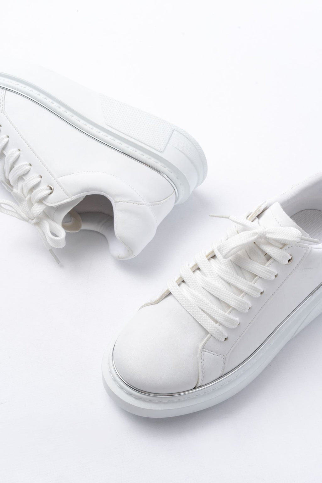 ZRİN-2435 Premium Beyaz Gümüş Bağcıklı Günlük Sneaker