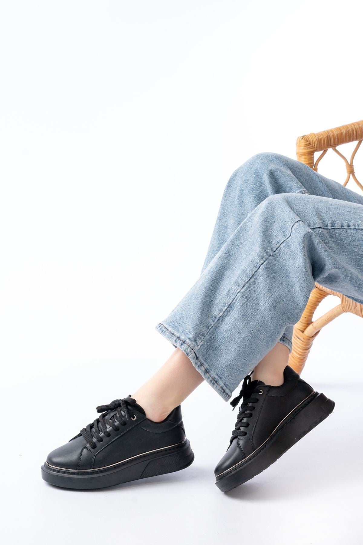 ZRİN-2435 Premium Siyah Platin Bağcıklı Günlük Sneaker