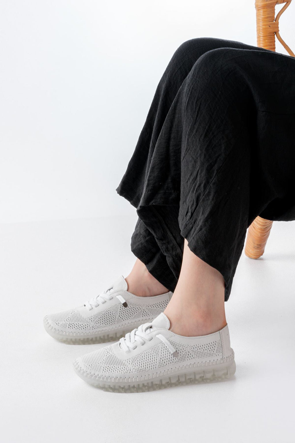 ZRİN-365 Beyaz Desenli Hakiki Deri Tam Ortopedik Comfort Spor Babet