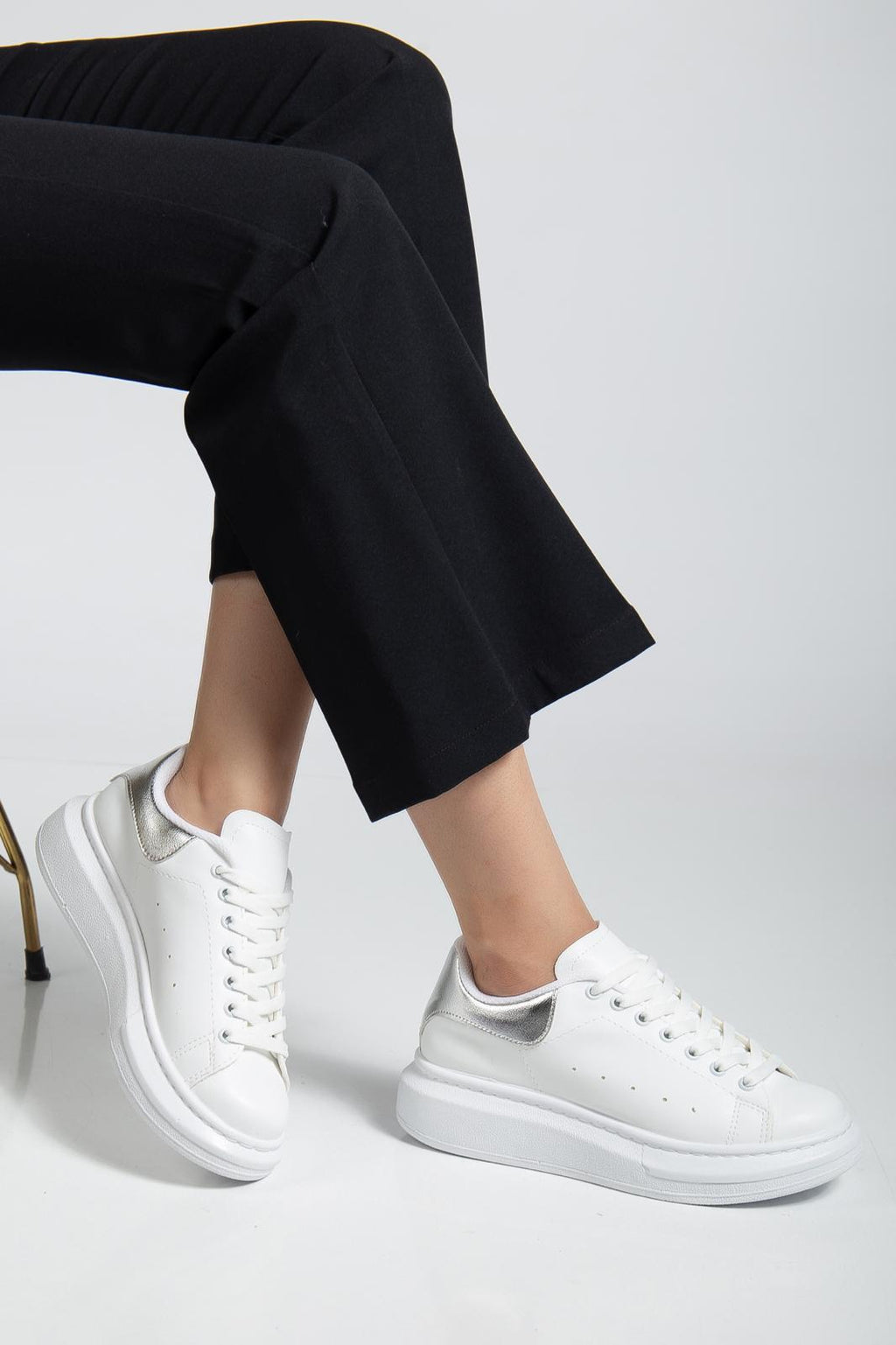 SPECTRA-01 Günlük Bağcıklı Ortopedik Kadın Sneaker Beyaz Gümüş