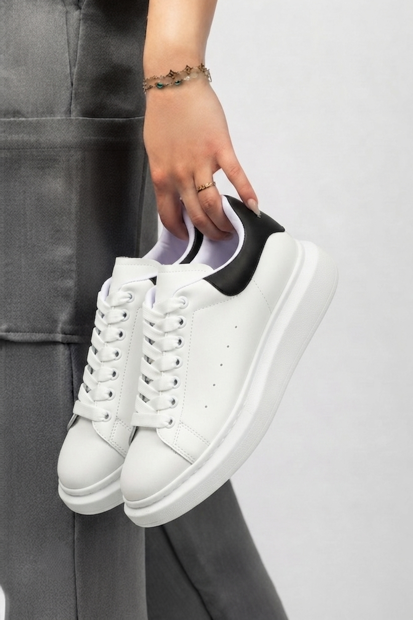 SPECTRA-01 Günlük Bağcıklı Ortopedik Kadın Sneaker Beyaz Siyah