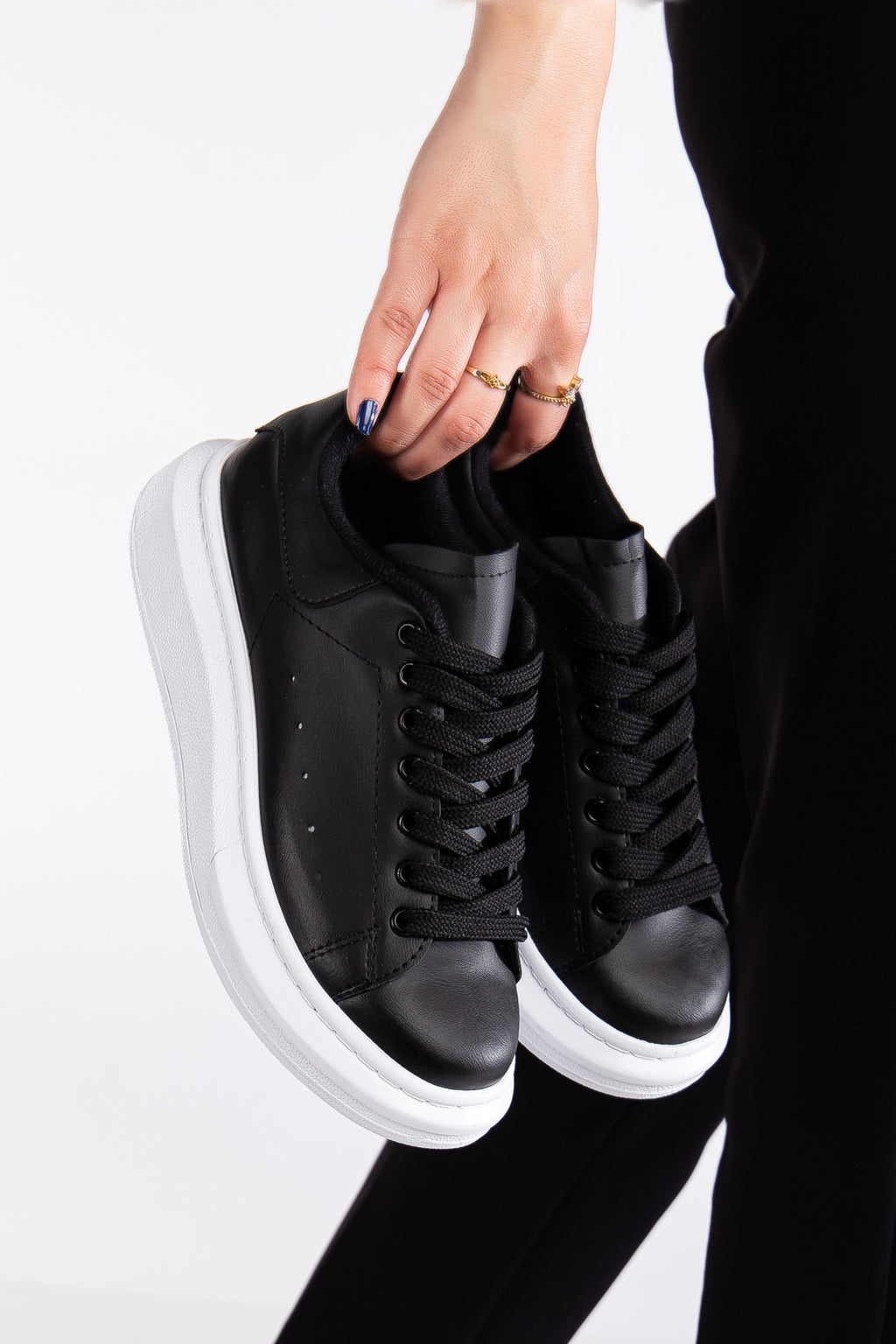 SPECTRA-01 Günlük Bağcıklı Ortopedik Kadın Sneaker Siyah Beyaz