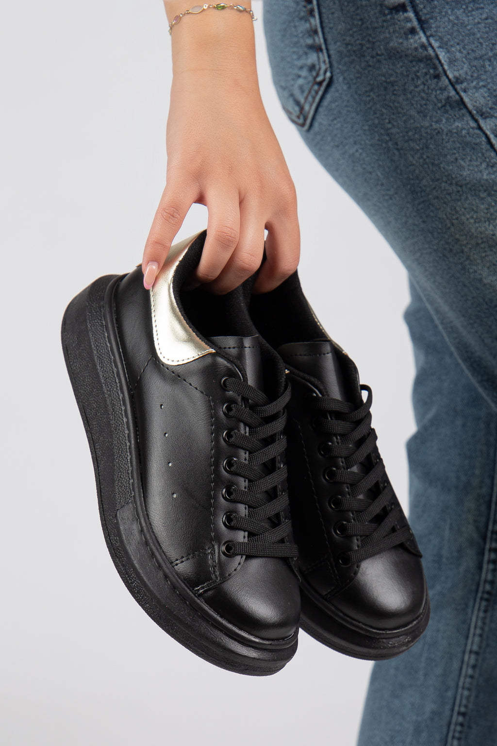 SPECTRA-01 Günlük Bağcıklı Ortopedik Kadın Sneaker Siyah Gold
