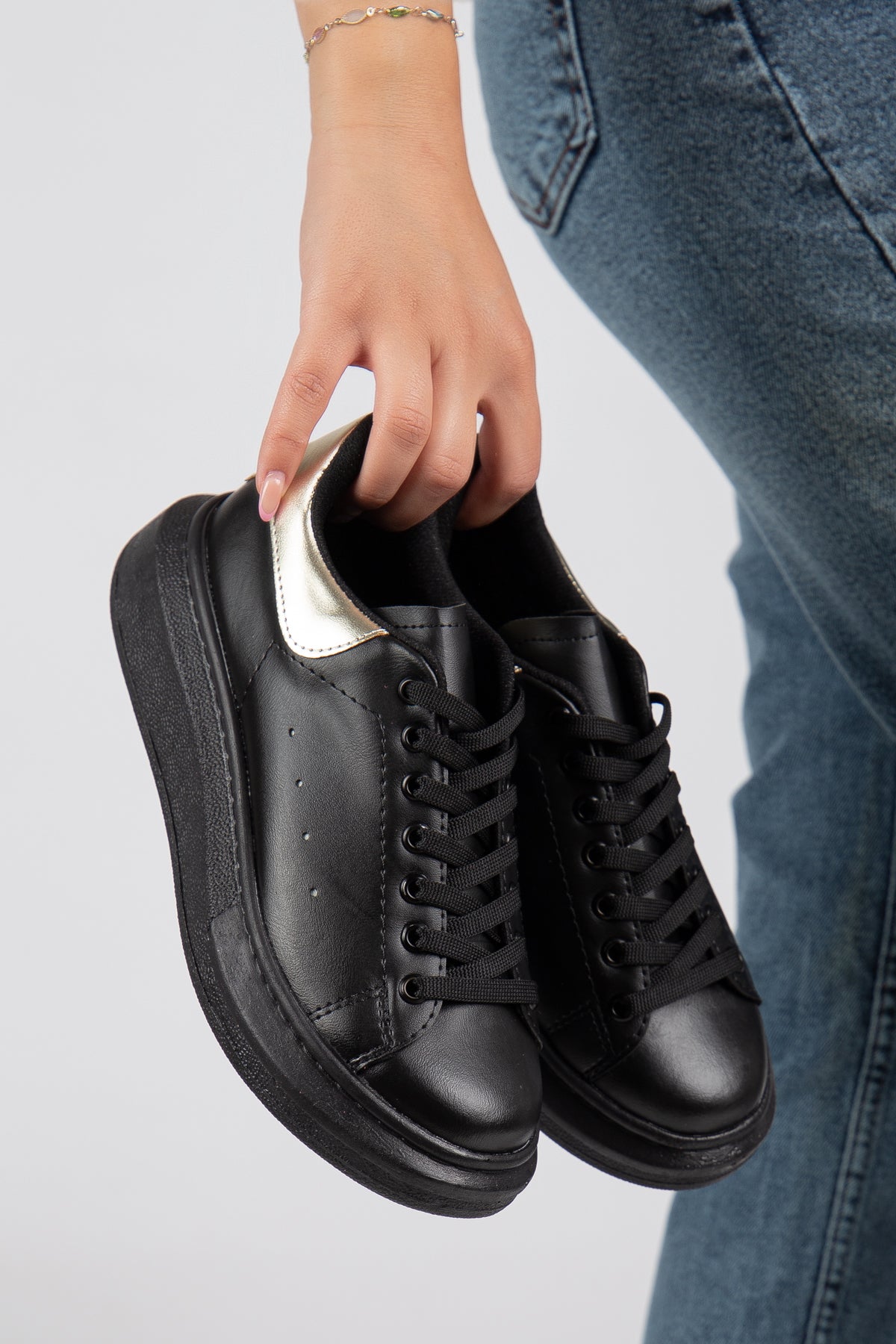 SPECTRA-01 Günlük Bağcıklı Ortopedik Kadın Sneaker Siyah Gold