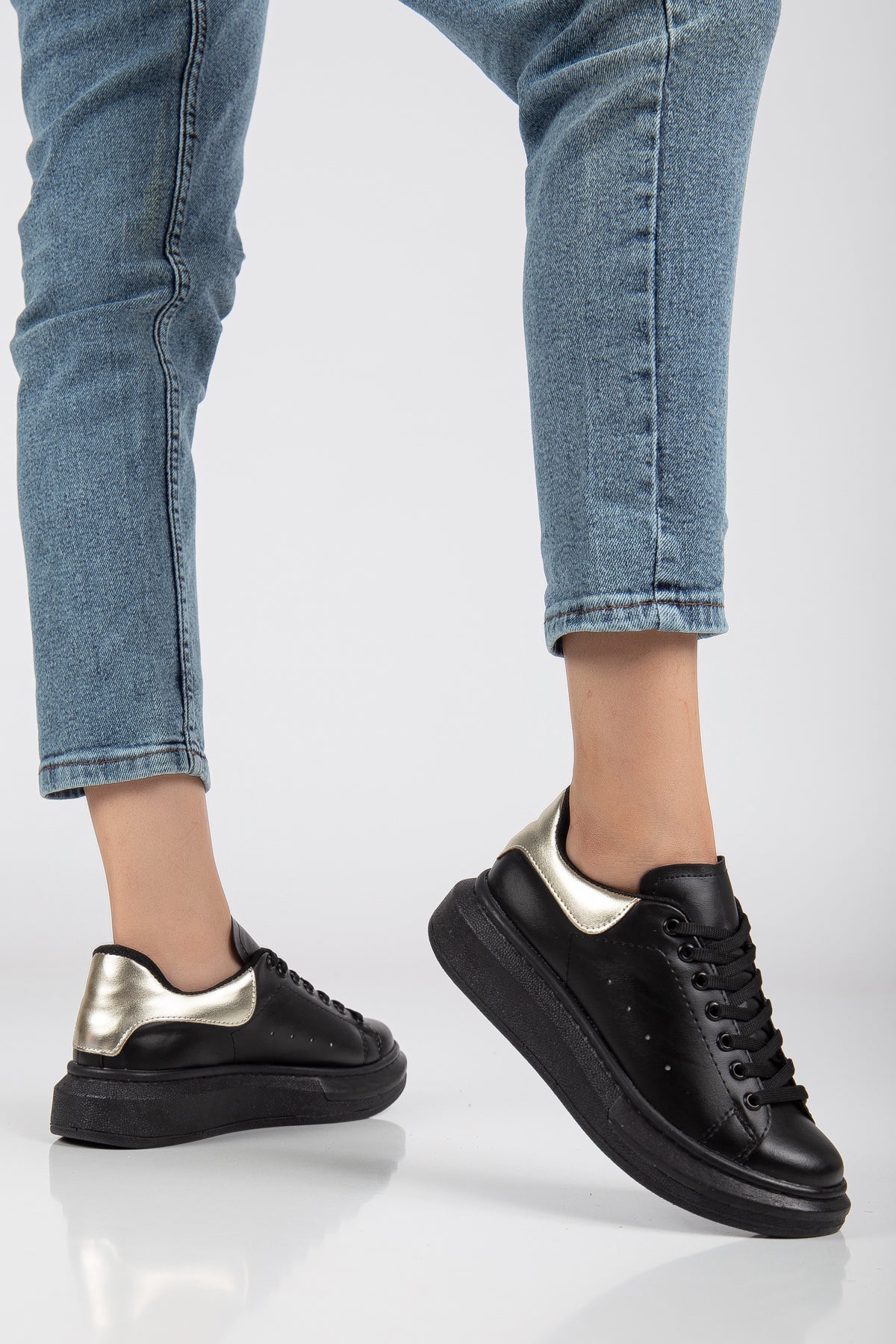 SPECTRA-01 Günlük Bağcıklı Ortopedik Kadın Sneaker Siyah Gold