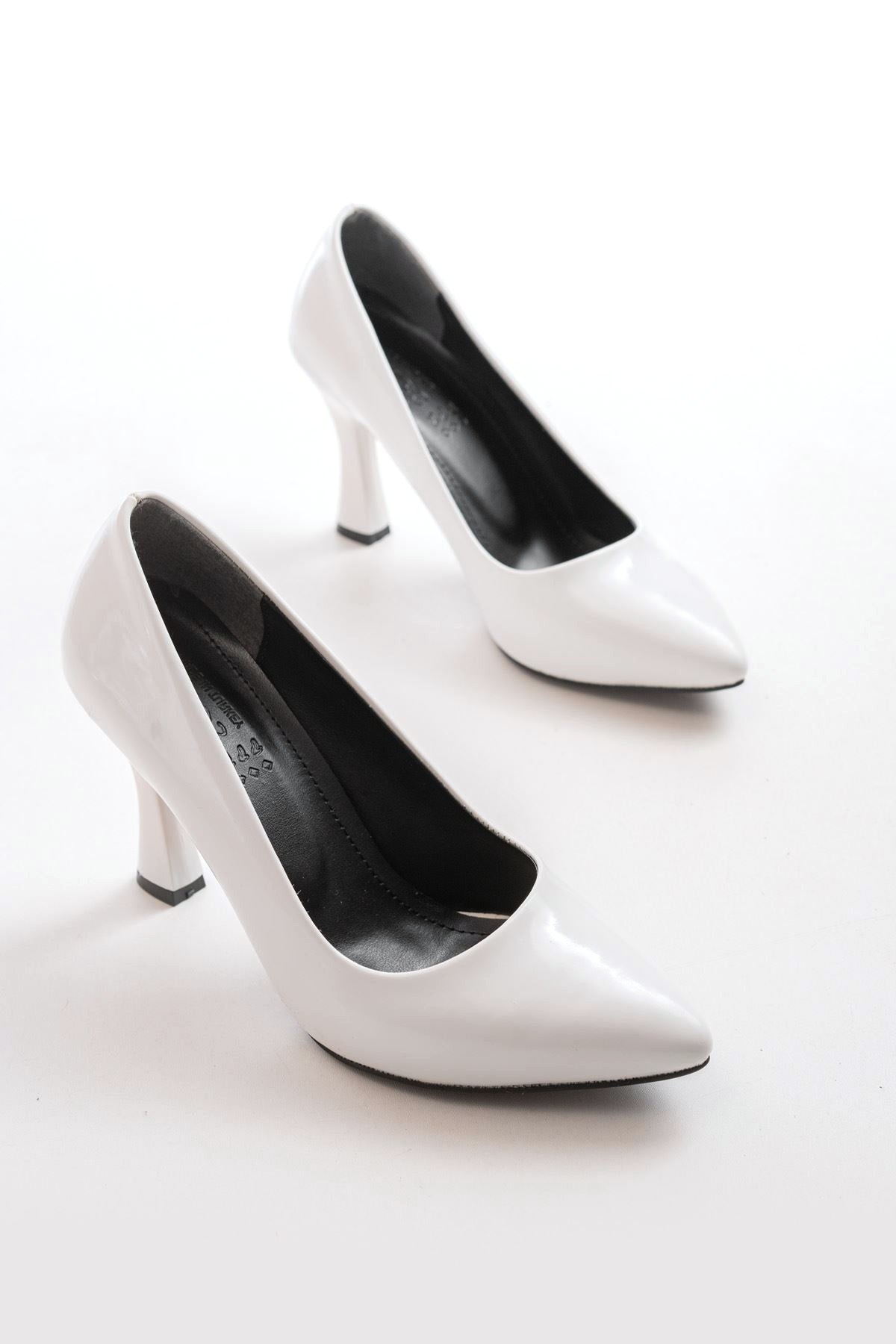 ZRİN-001 Premium Beyaz Rugan Günlük 9 cm Topuklu Stiletto
