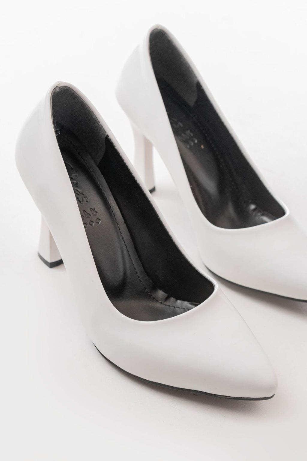 ZRİN-001 Premium Beyaz Rugan Günlük 9 cm Topuklu Stiletto