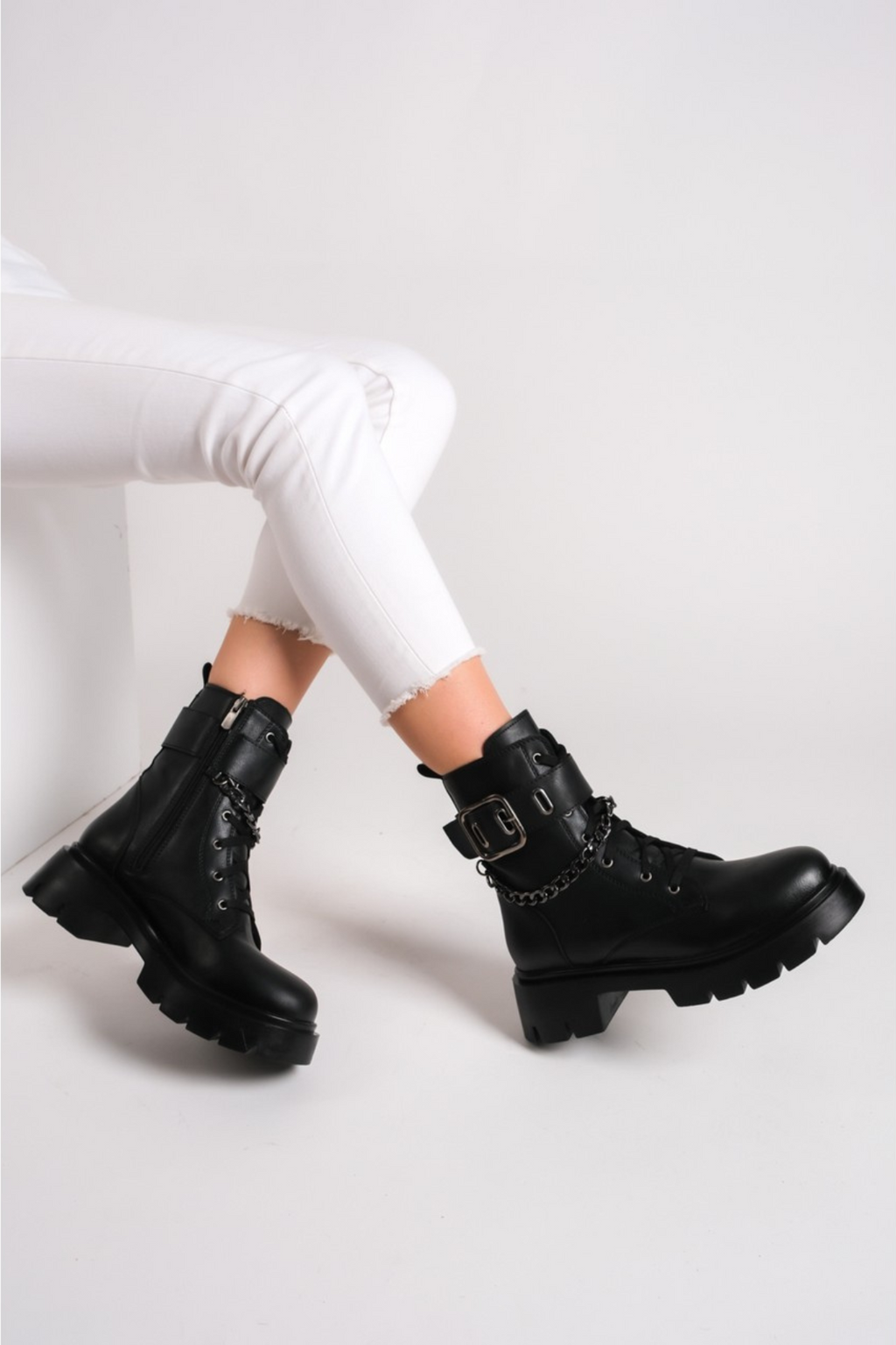 Manoral Waterproof Chain Zippered Women's Black Boots 