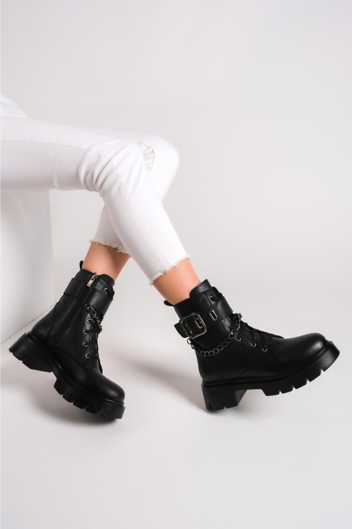 Manoral Waterproof Chain Zippered Women's Black Boots 