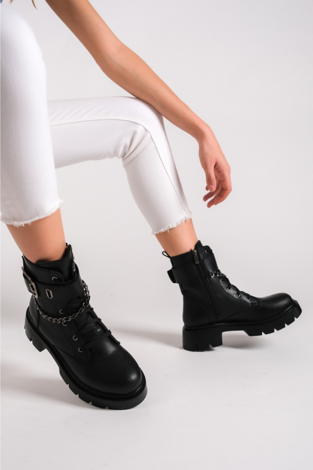Manoral Waterproof Chain Zippered Women's Black Boots 