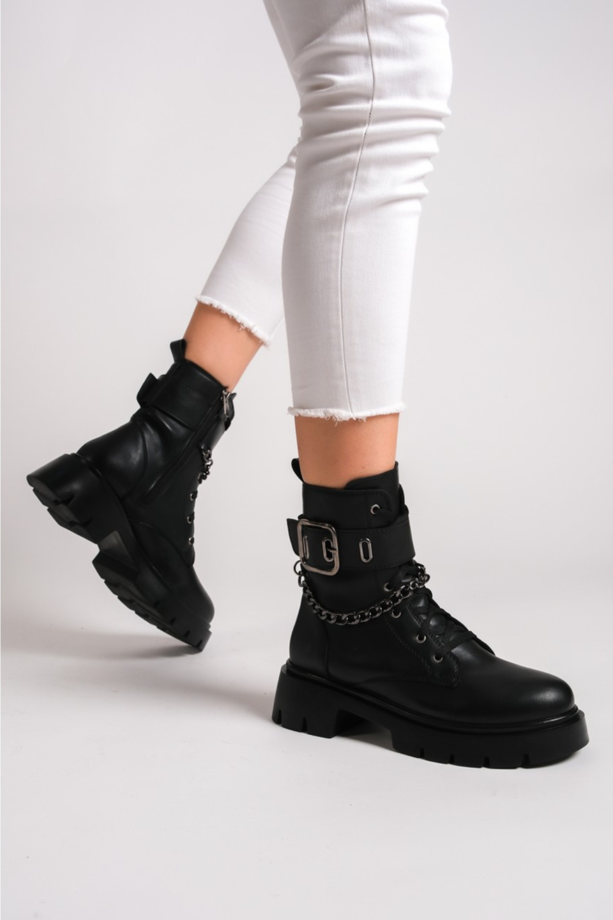 Manoral Waterproof Chain Zippered Women's Black Boots 