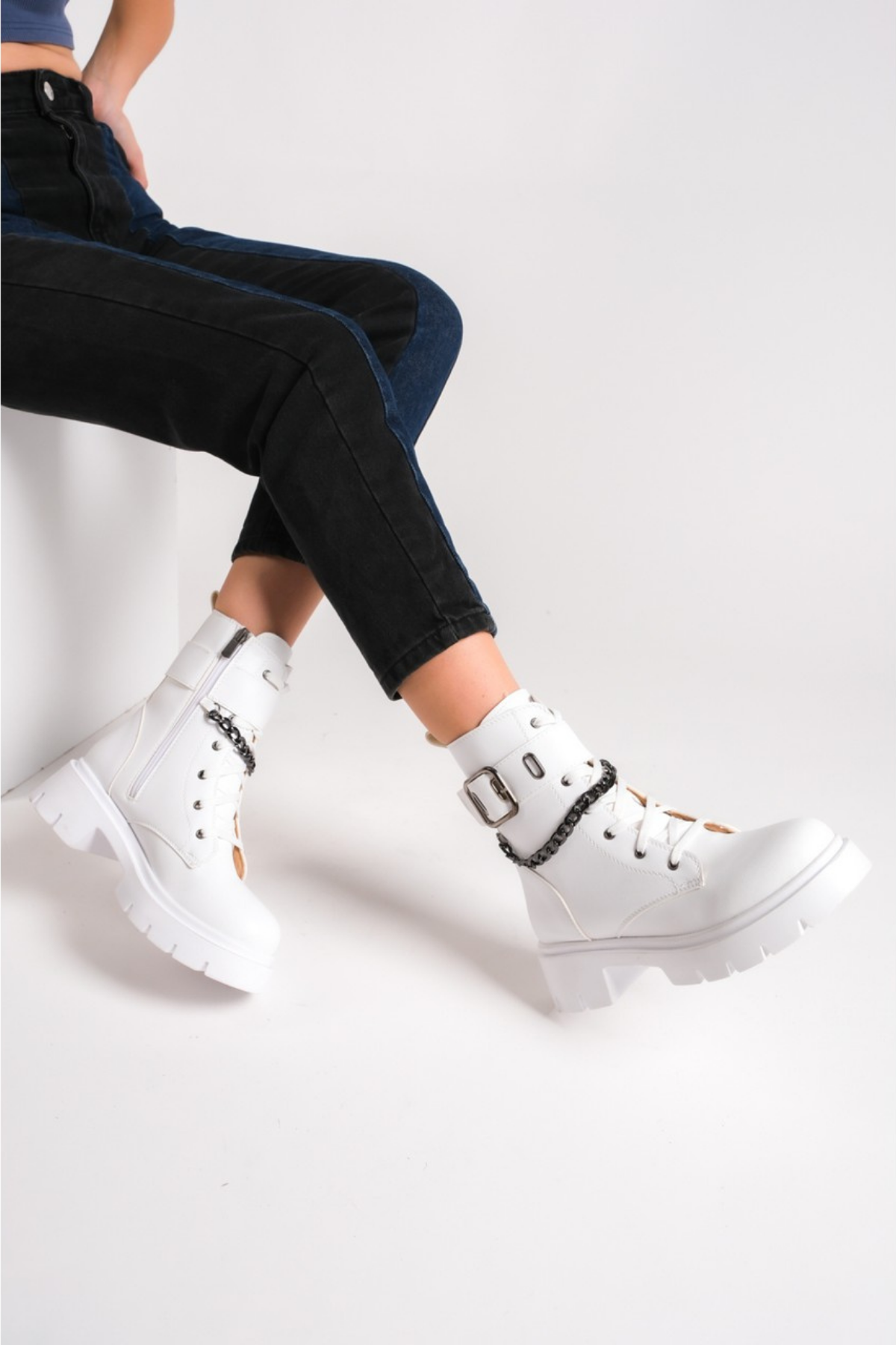Manoral Waterproof Chain Zippered Women's White Boots 