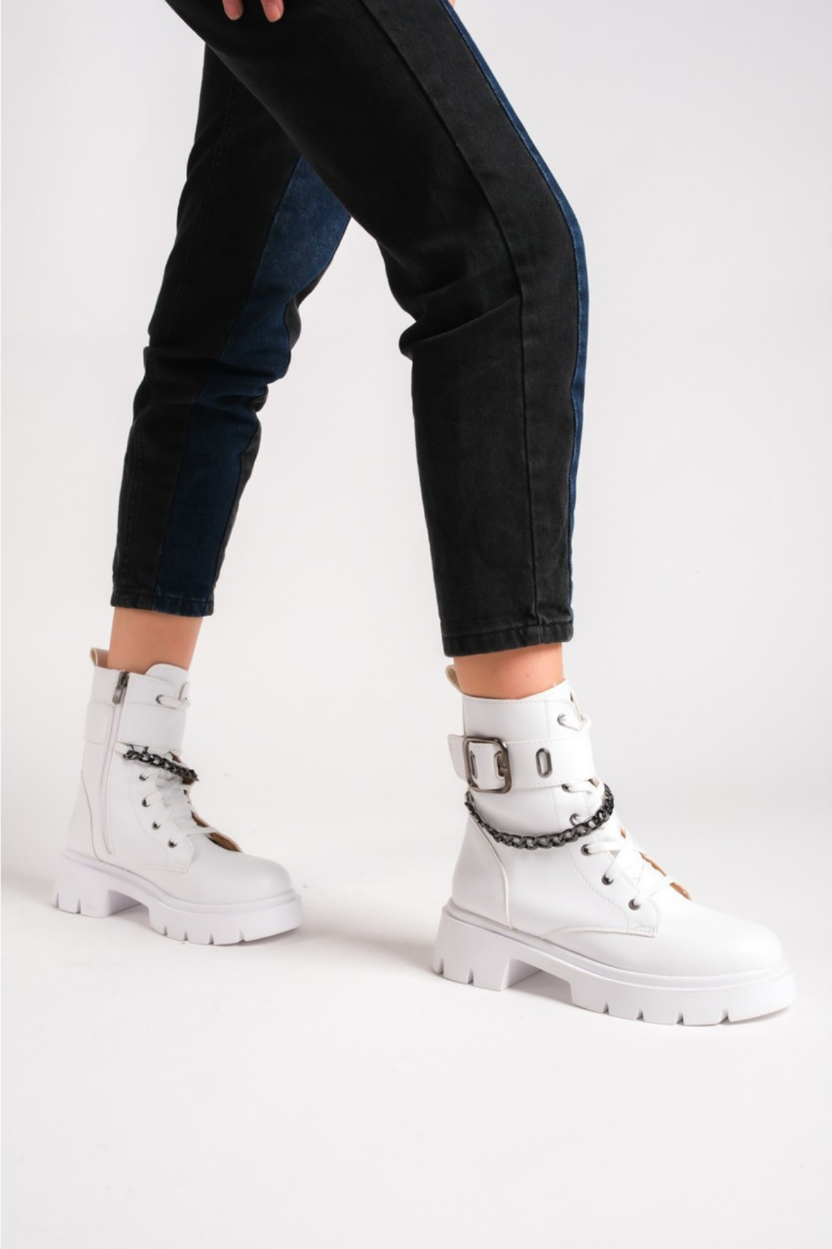 Manoral Waterproof Chain Zippered Women's White Boots 