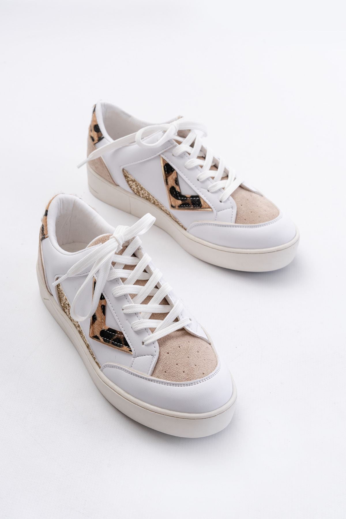 ZRİN-01 Premium Beyaz Leopar Desenli Bağcıklı Kadın Sneaker