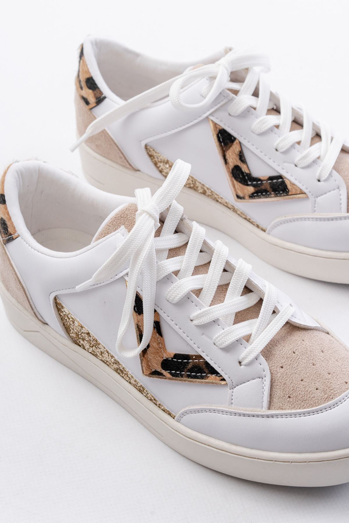 ZRİN-01 Premium Beyaz Leopar Desenli Bağcıklı Kadın Sneaker