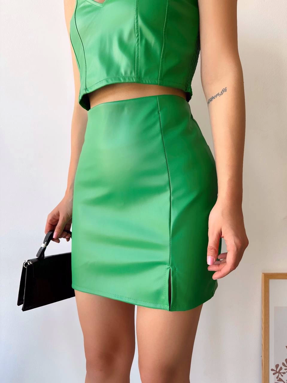 Tek Yırtmaçlı Arkadan Fermuarlı Deri Etek Yeşil