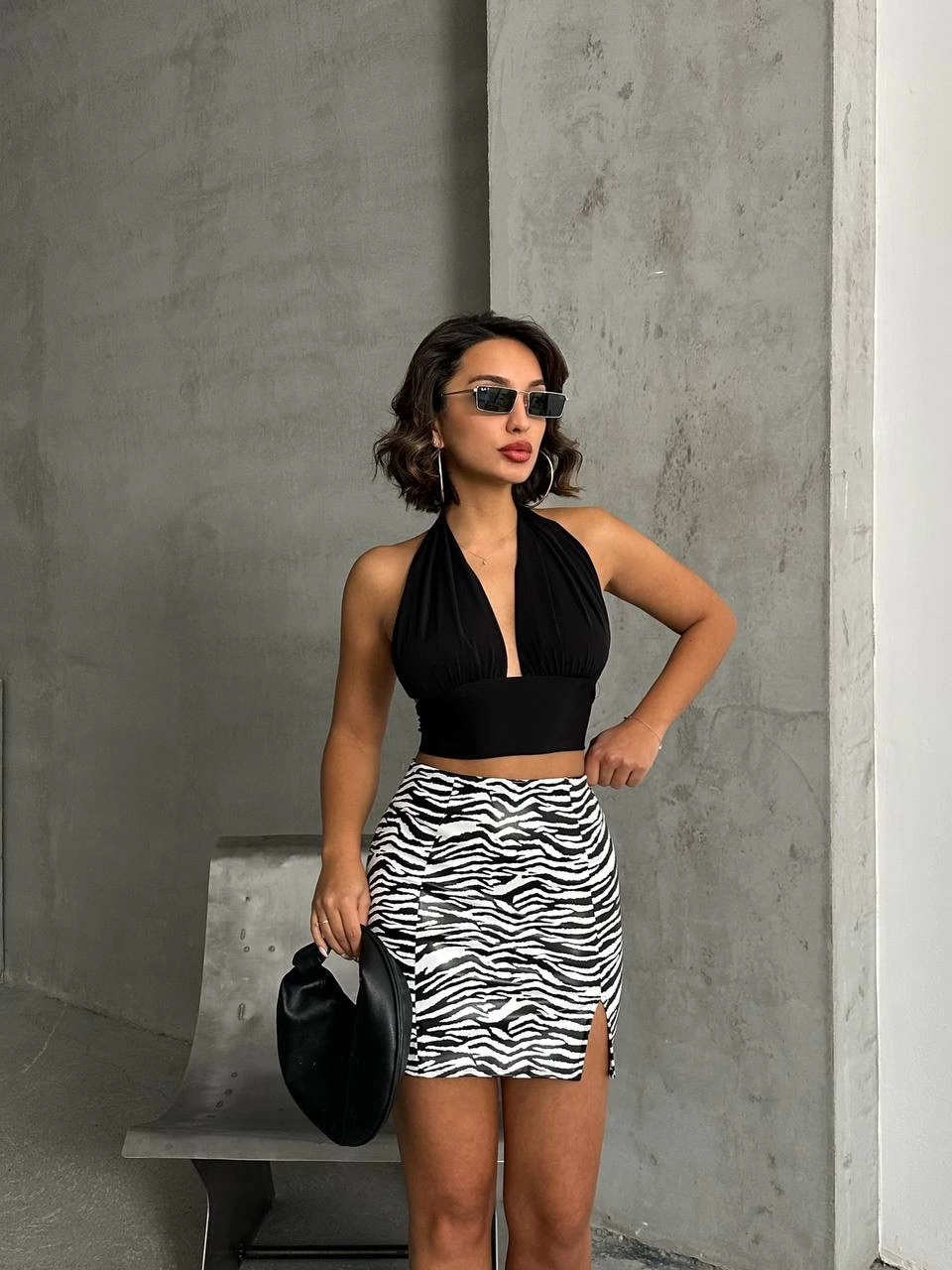 Tek Yırtmaçlı Zebra Desenli Deri Etek Beyaz Siyah