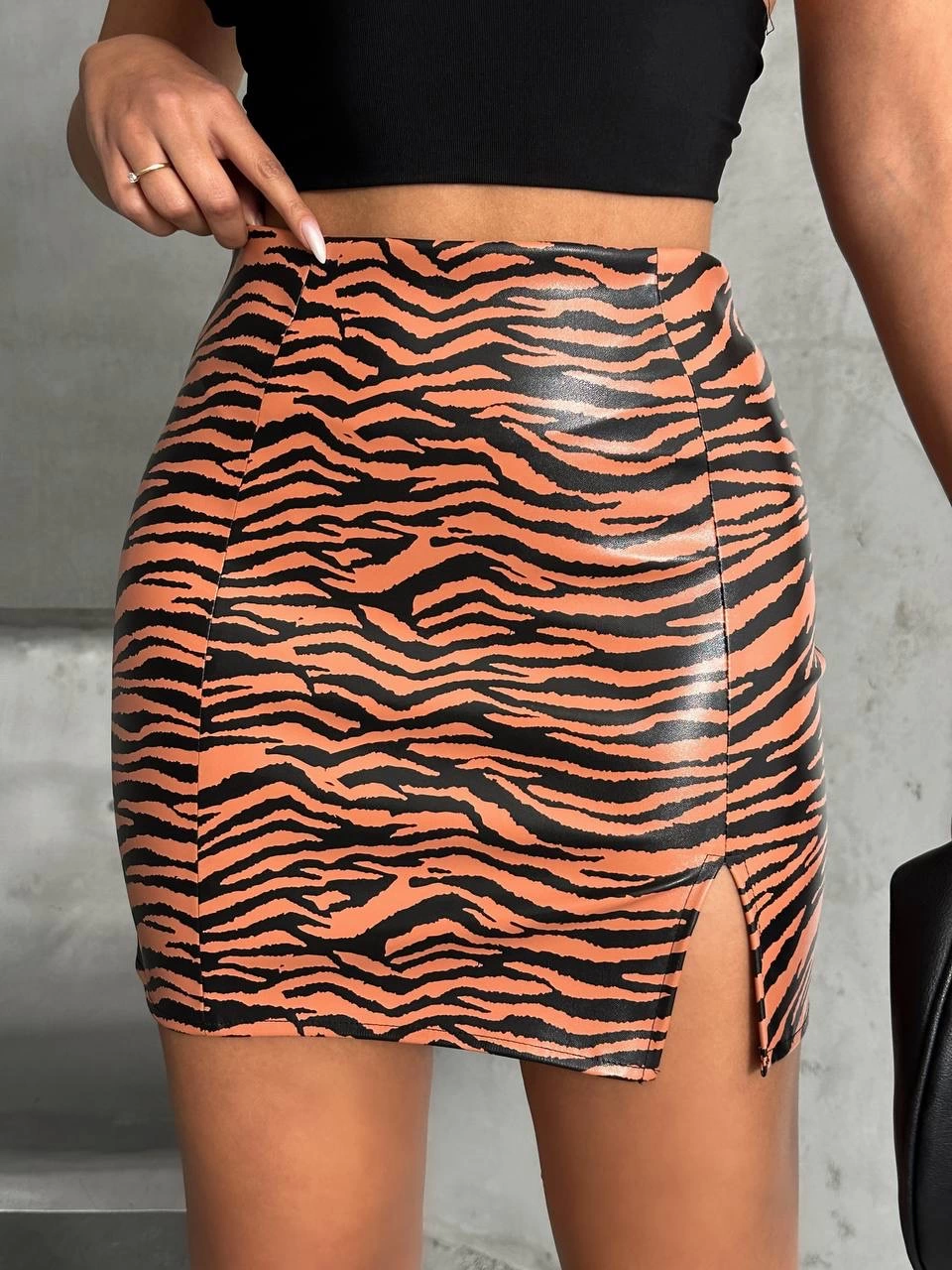 Tek Yırtmaçlı Zebra Desenli Deri Etek Kahve Siyah
