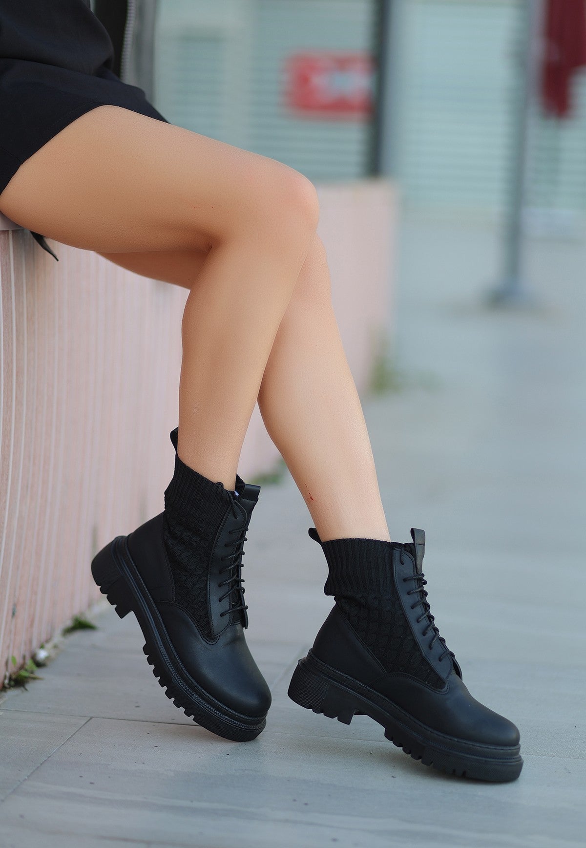 Utag Black Lace-Up Women's Boots