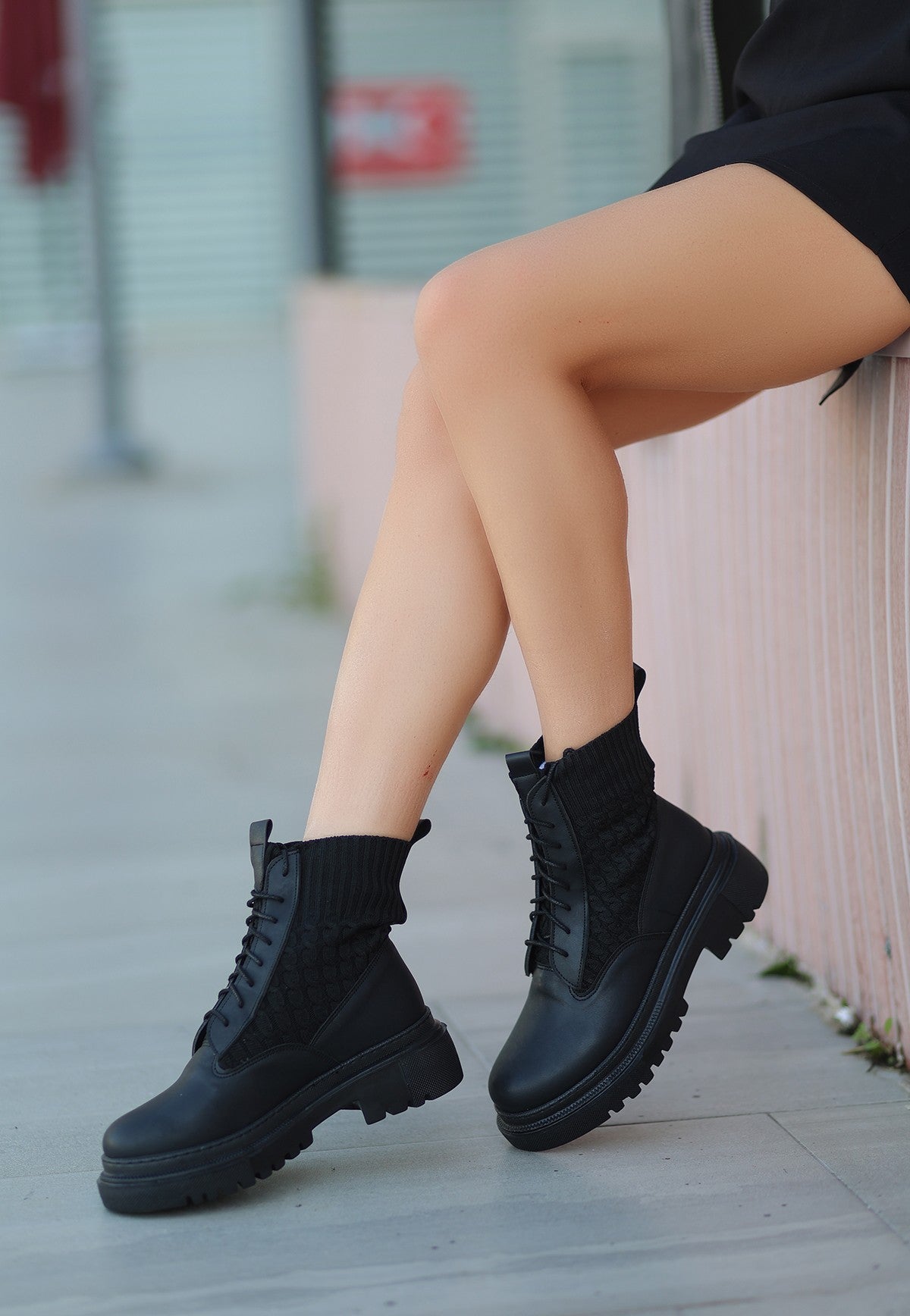 Utag Black Lace-Up Women's Boots