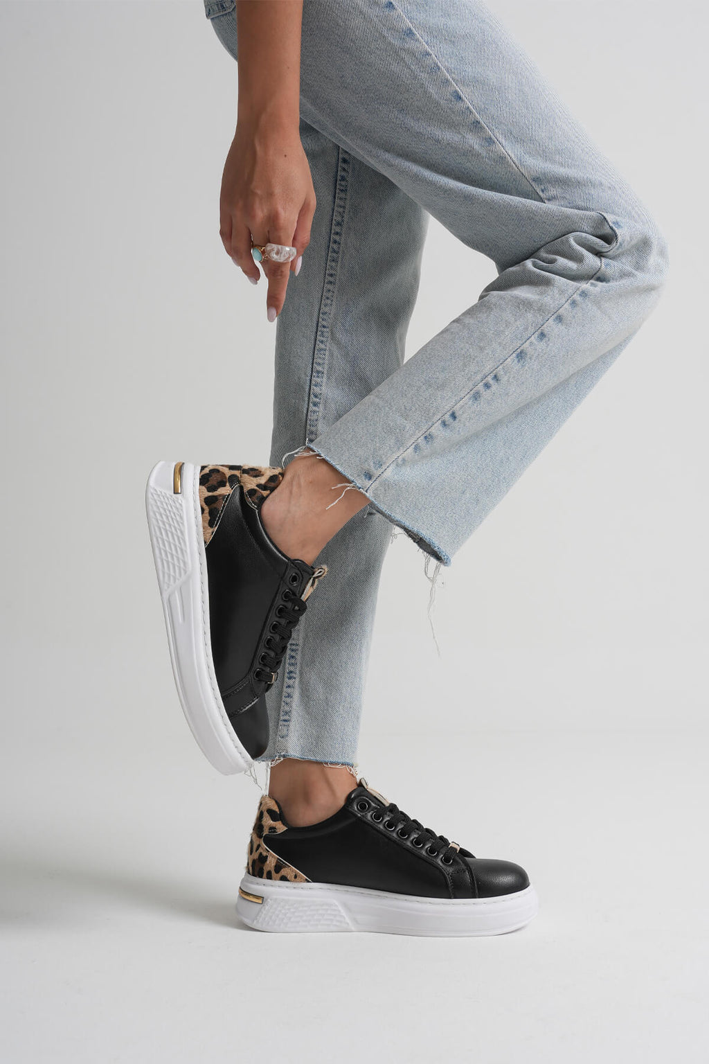 Vega Premium Platin Detaylı Siyah Kadın Sneaker