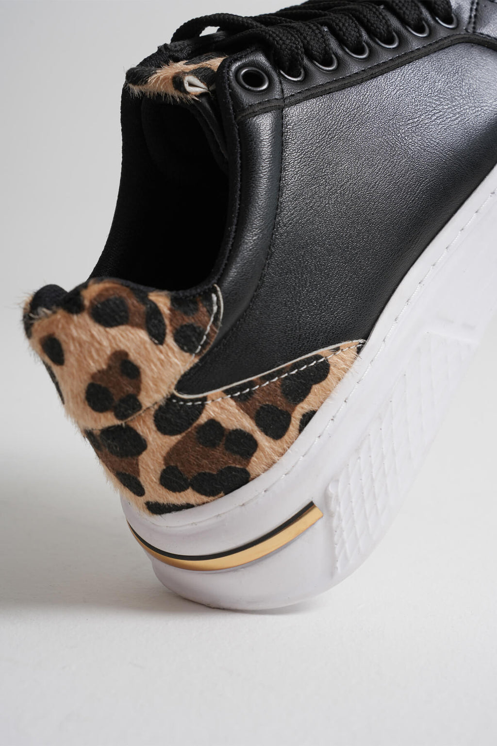 Vega Premium Platin Detaylı Siyah Kadın Sneaker