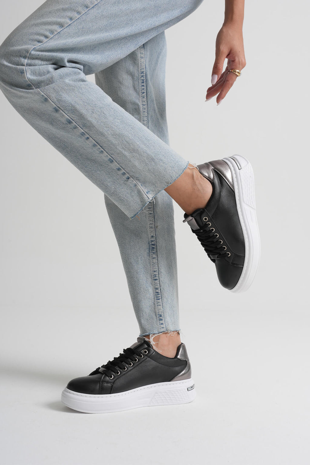 Vega Premium Platin Detaylı Siyah Kadın Sneaker