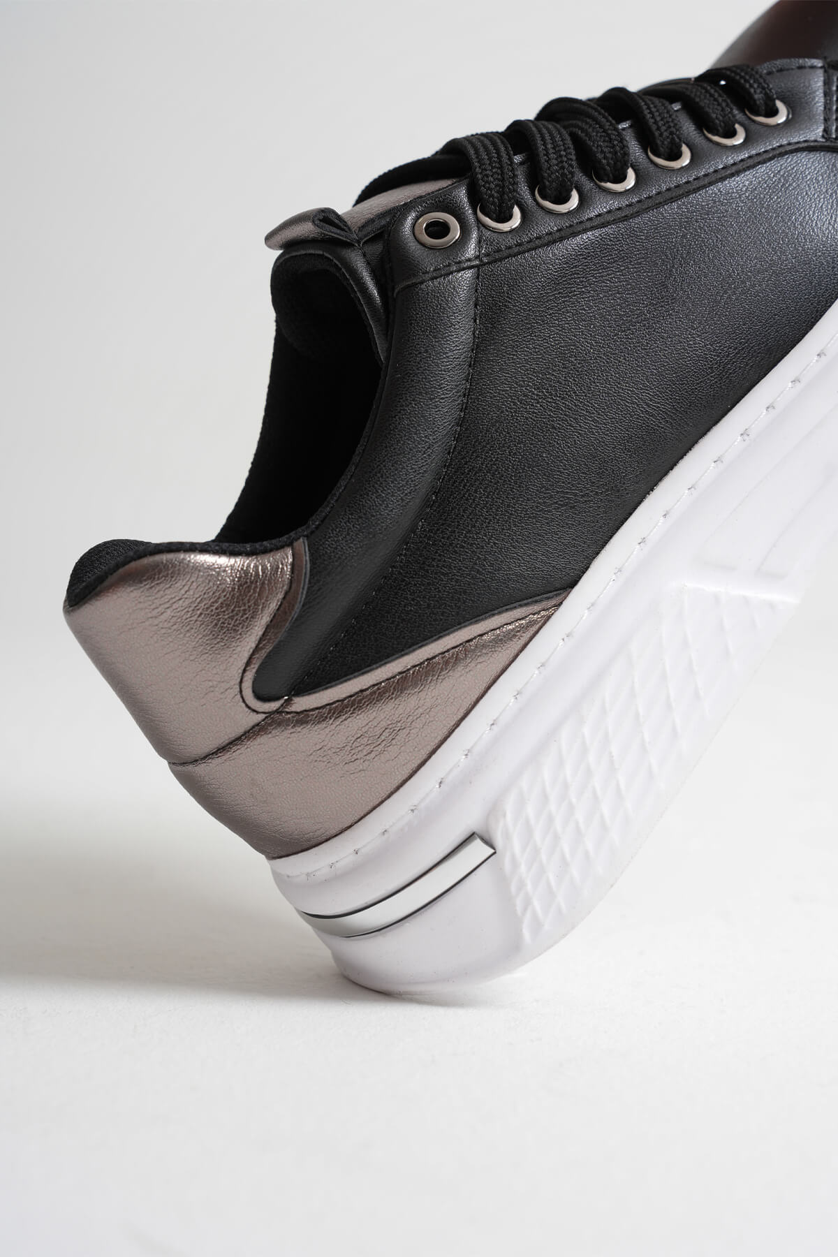 Vega Premium Platin Detaylı Siyah Kadın Sneaker