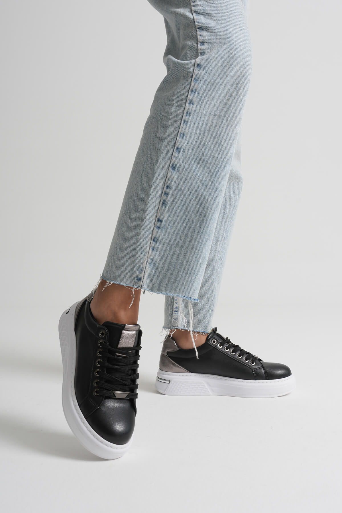 Vega Premium Platin Detaylı Siyah Kadın Sneaker