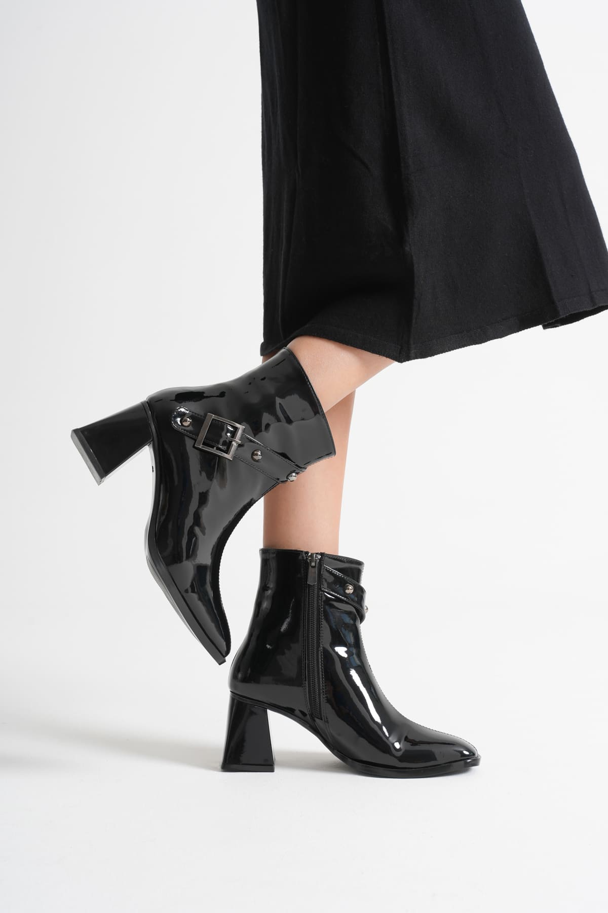 Limanu Premium Women's Black Patent Leather Heeled Boots
