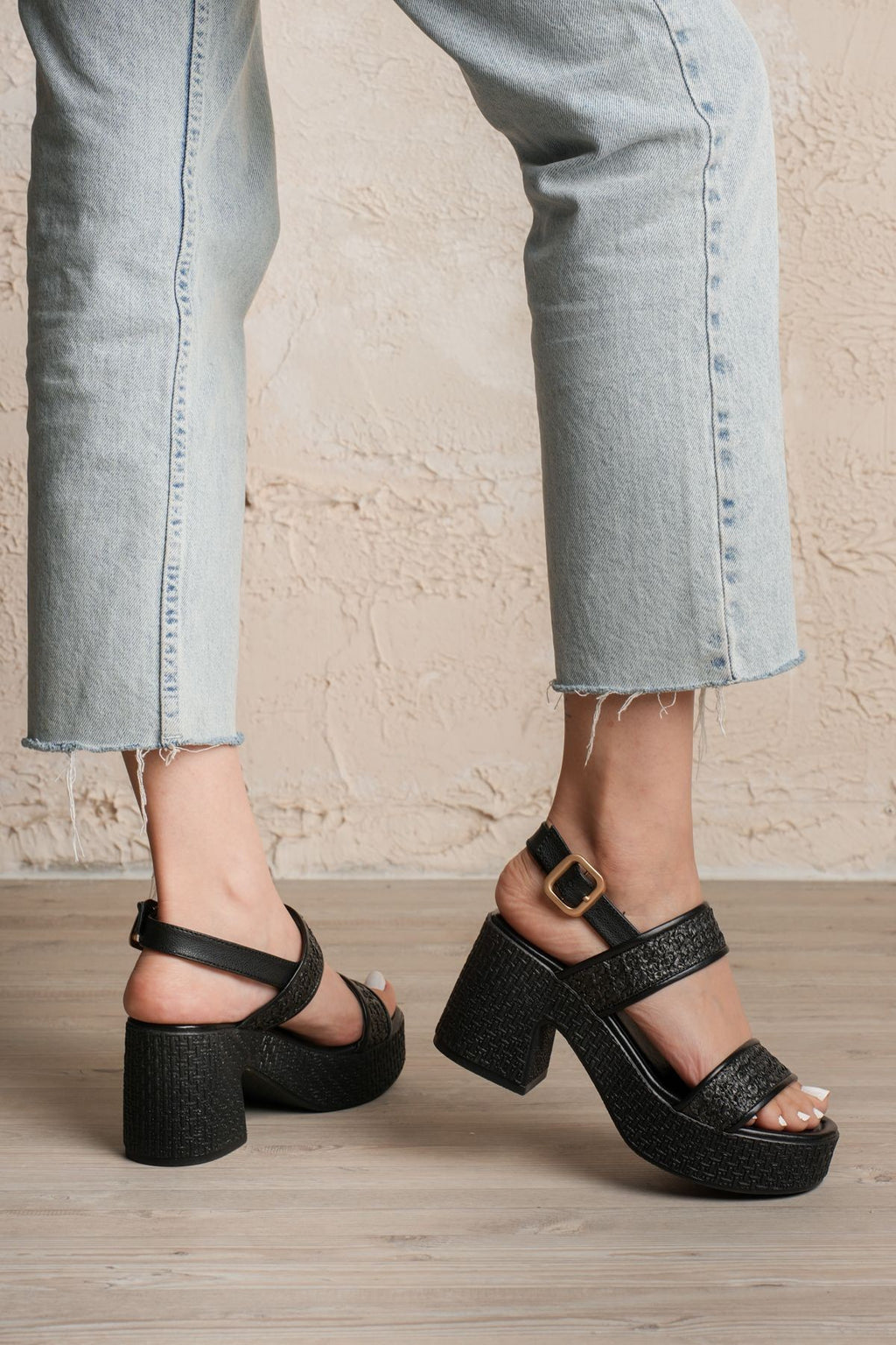Wowi Premium Siyah Baskılı 8 cm Topuklu Sandalet