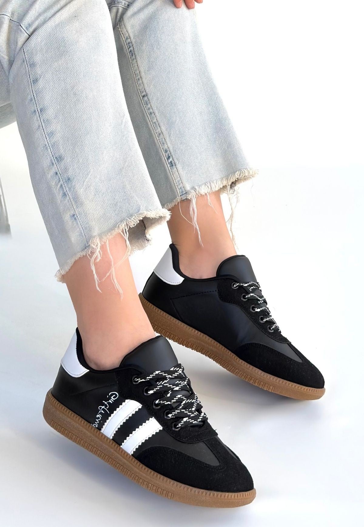 Zerti Siyah Çizgili Bağcıklı Kadın Sneaker