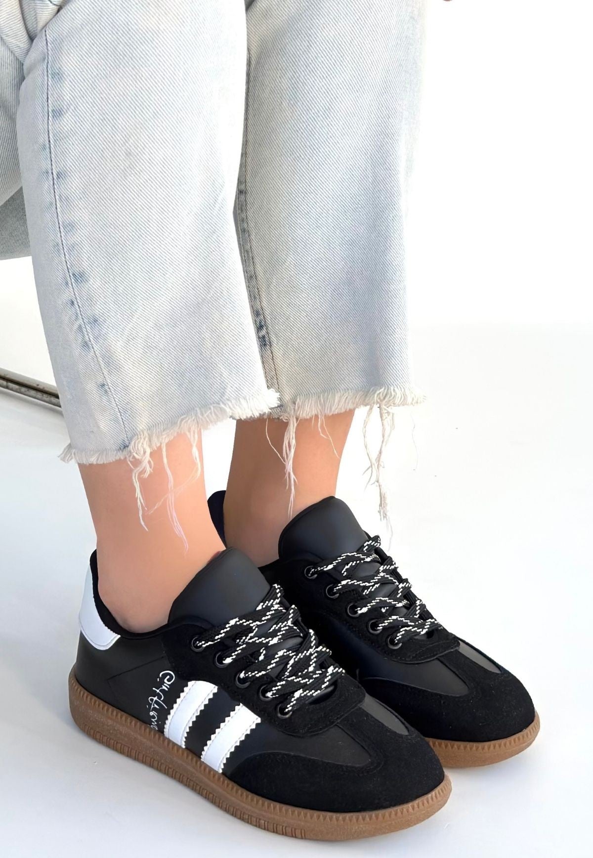 Zerti Siyah Çizgili Bağcıklı Kadın Sneaker