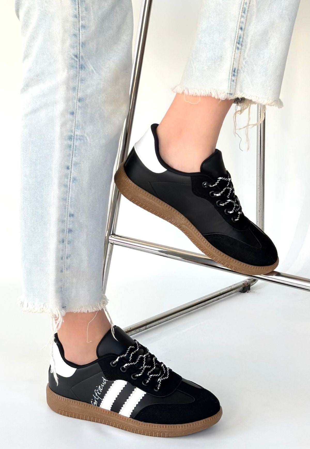 Zerti Siyah Çizgili Bağcıklı Kadın Sneaker