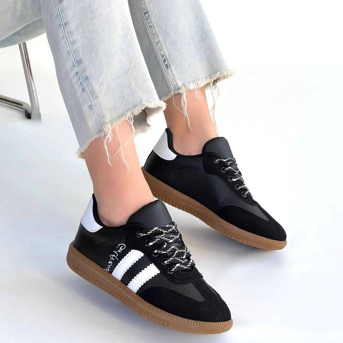 Zerti Siyah Çizgili Bağcıklı Kadın Sneaker