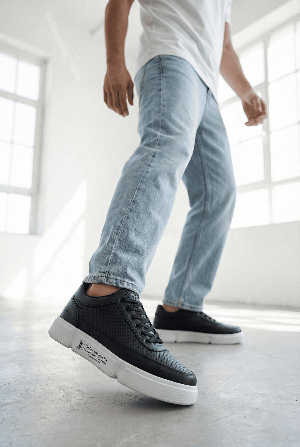 ZR-J-X20 Günlük Rahat Kalın Taban Siyah Beyaz Erkek Sneaker