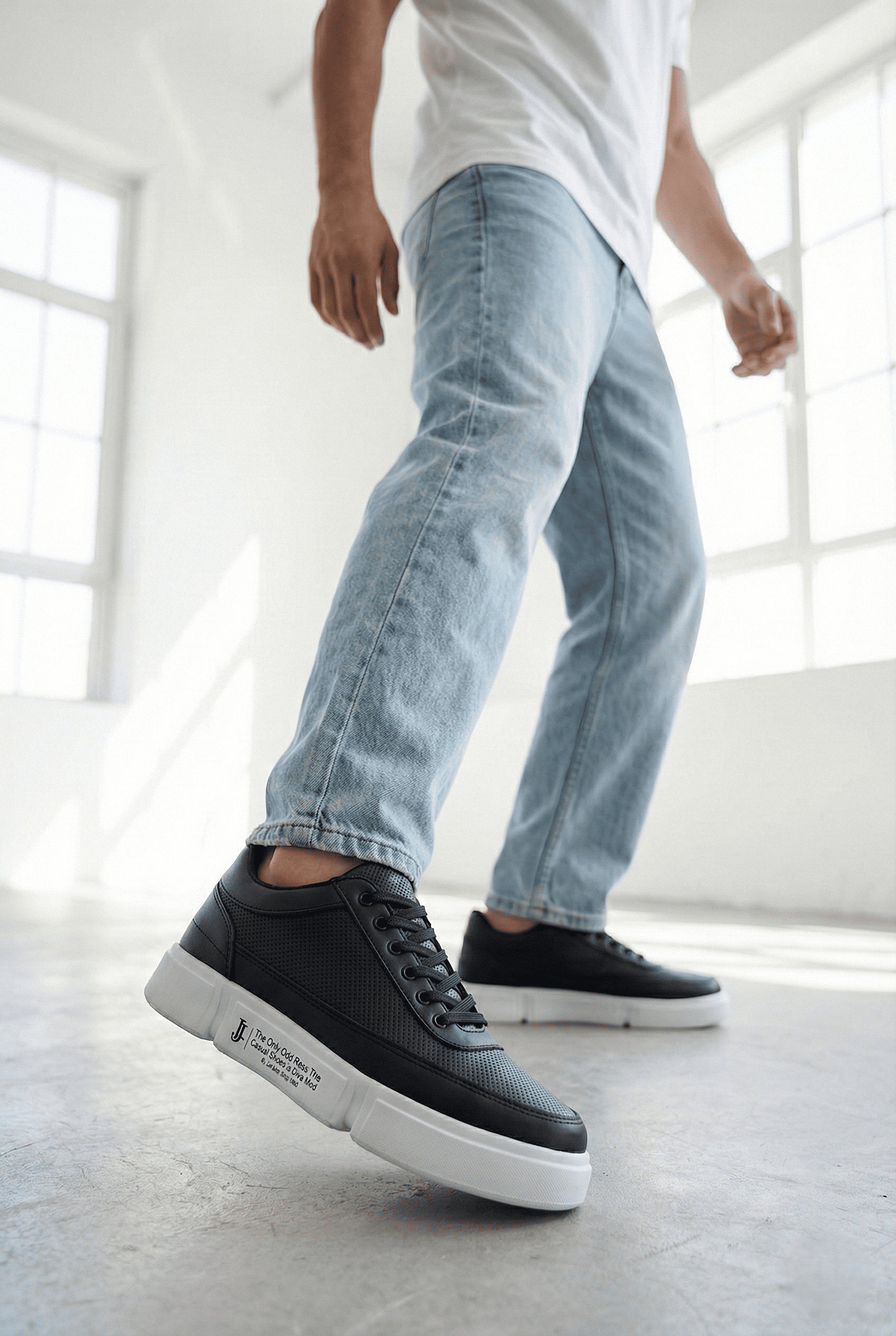 ZR-J-X20 Günlük Rahat Kalın Taban Siyah Beyaz Erkek Sneaker