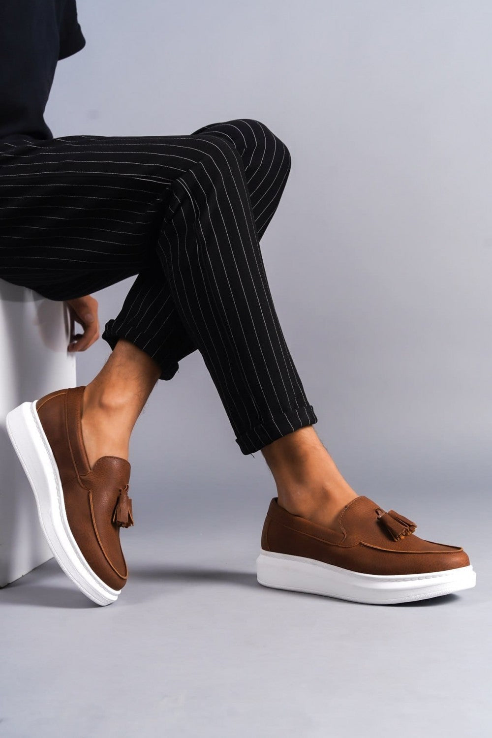 JY154 Blaze Laceless Tasseled Men's Casual Classic Shoes - Vegan Leather Tan White