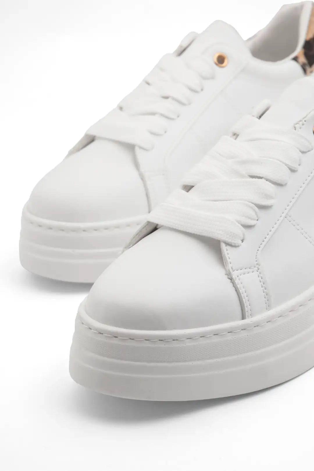 ZRNE-001 Premium Beyaz Rugan Bağcıklı Ortopedik Kadın Sneaker